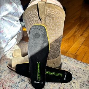 Ariat boot soles size m8/w10